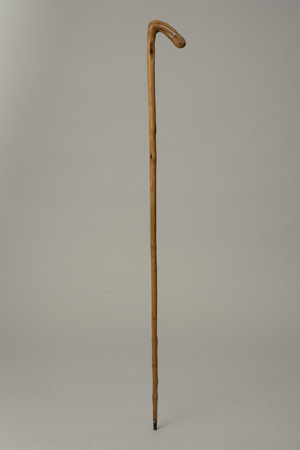 Lot 2364, Auction  119, Spazierstock, Spazierstock mit geschnitztem Griffende als Vogelkralle mit Ei