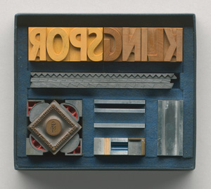 Lot 518, Auction  121, Klingspor-Präsentationsset, . Mit 30 Teilen aus Stahl, Blei, Kupfer, Holz und Kunststoff.