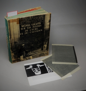 Lot 3258, Auction  121, Jorn, Asger, Signes gravés sur les églises de l'Eure et du Calvados