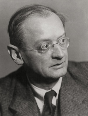 Lot 3597, Auction  121, Taut, Bruno, Porträt in Originalfotografie. Silbergelatine-Abzug auf Barytpapier 