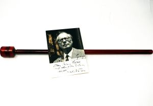 Lot 542, Auction  123, Böhm, Karl, Taktstock aus gedrechseltem Weißbuchenholz mit Signatur. 