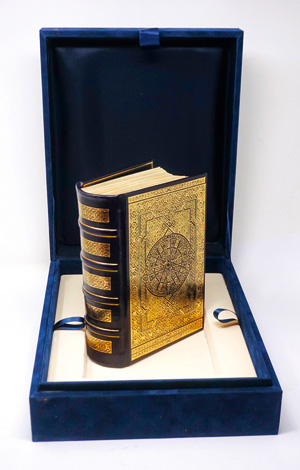 Lot 948, Auction  125, Libro de horas de Isabel la Católica, Das Stundenbuch der Isabel la Católica. Madrid, Testimonio, 1991-1997