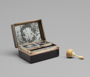 Lot 6530, Auction  125, Objet de Vertu, Boîte à mouches et à rouge