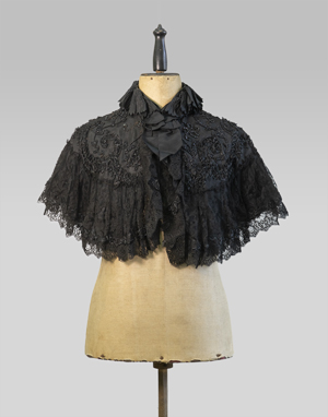 Lot 6568, Auction  125, Spitzencape, Schwarzes Spitzencape