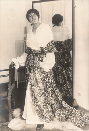 Lot 6571, Auction  125, Wiener Werkstätte, Acht Modefotographien 