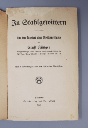 Los 3191 - Jünger, Ernst - In Stahlgewittern. Hannover, Selbstverlag, 1920. - Erste Ausgabe der ersten selbständigen Veröffentlichung Jüngers. - Einband mit "Gibraltar"-Inschrift - 2 - thumb